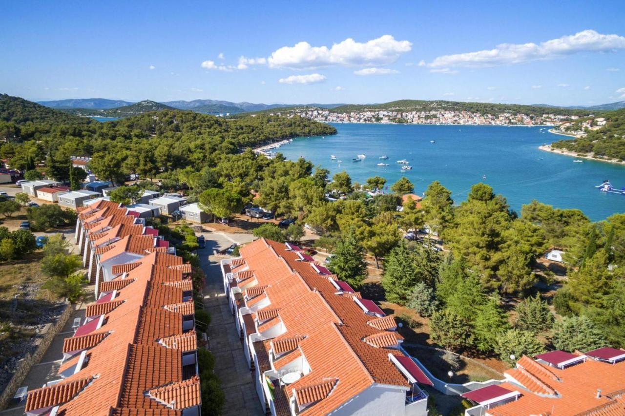 טיסנו Belvilla Apartments In Holiday Resort Jezera Village, Island Murter מראה חיצוני תמונה