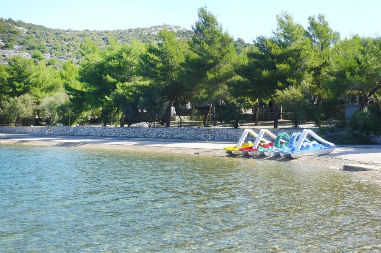 טיסנו Belvilla Apartments In Holiday Resort Jezera Village, Island Murter מראה חיצוני תמונה