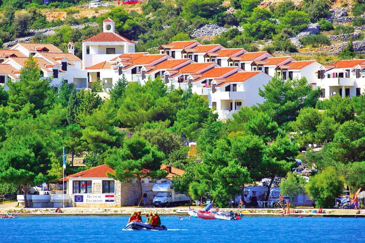 טיסנו Belvilla Apartments In Holiday Resort Jezera Village, Island Murter מראה חיצוני תמונה